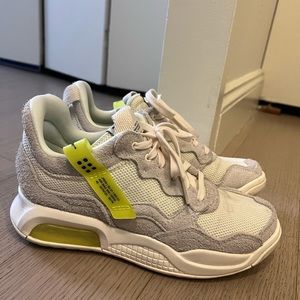 Nike women’s MA2 jumpman sneakers